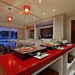 Hampton By Hilton Airport