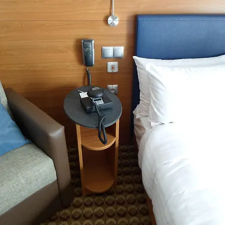 Hotel Hampton By Hilton Airport 3*