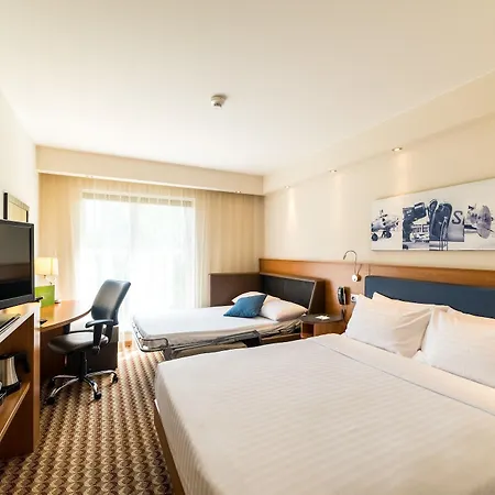 Hampton By Hilton Airport Hotel