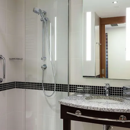 Hampton By Hilton Airport 3*