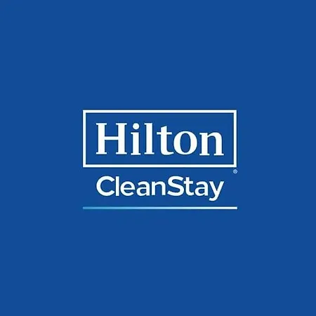 Otel Hampton By Hilton Airport 3*