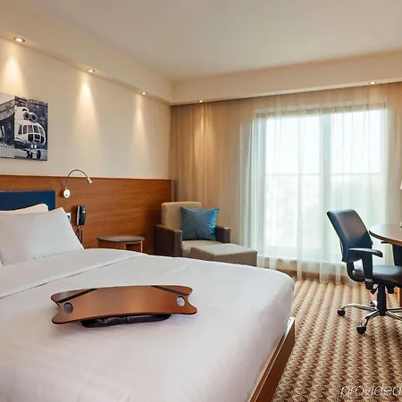 Hotel Hampton By Hilton Airport 3*