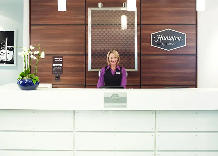 Hotel Hampton By Hilton Airport 3*