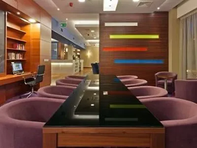 Hampton By Hilton Airport