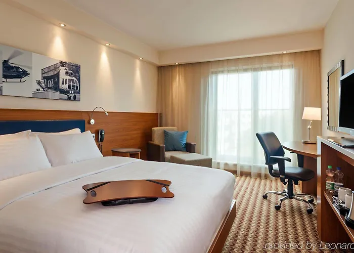 Hotel Hampton By Hilton Airport 3*