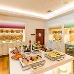 Hampton By Hilton Airport Hotel 3*