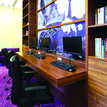 Hampton By Hilton Airport