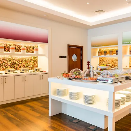 Отель Hampton By Hilton Airport