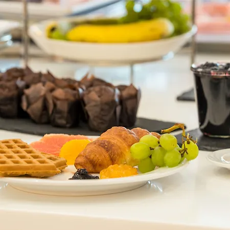 Hotell Hampton By Hilton Airport