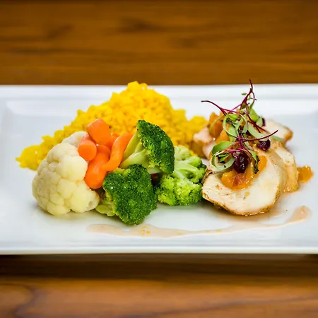 Hotel Hampton By Hilton Airport 3*