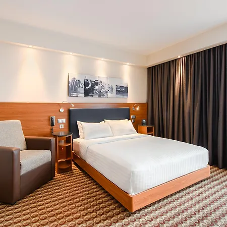 Hampton By Hilton Airport Hotel
