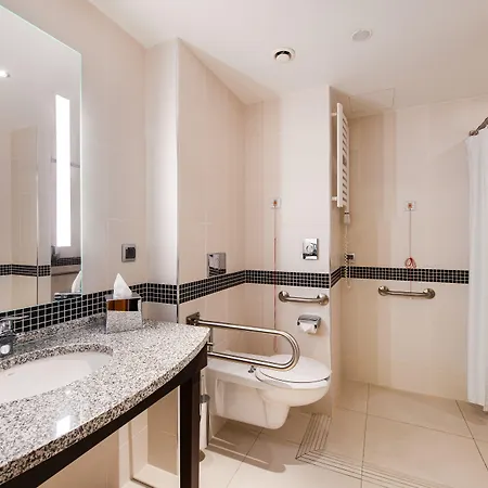 Hampton By Hilton Airport 3*