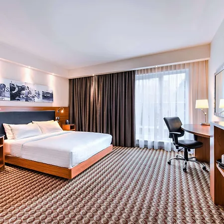 Hampton By Hilton Airport Hotell