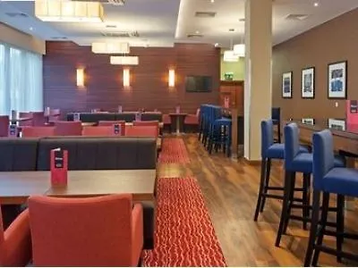 Hampton By Hilton Airport Hotell 3*