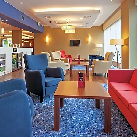 Hampton By Hilton Airport