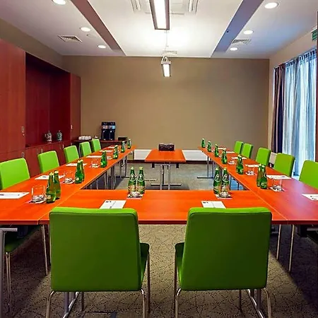 Hampton By Hilton Airport 3*