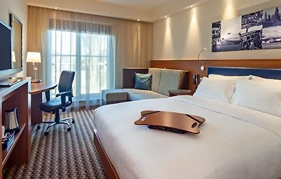 Hotell Hampton By Hilton Airport 3*