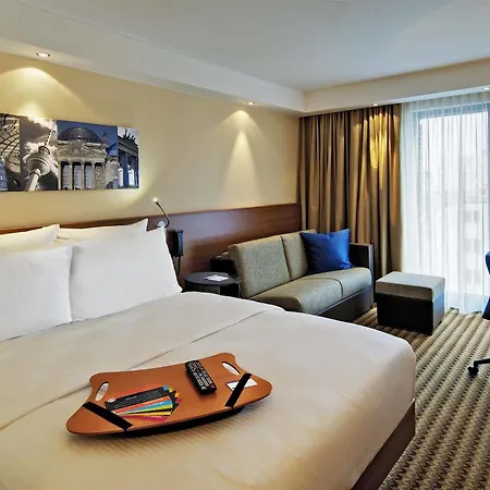 Hampton By Hilton Airport Hotell