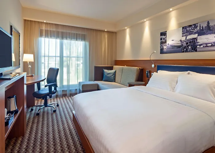 Hotel Hampton By Hilton Airport