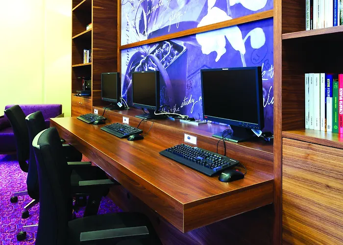 Hampton By Hilton Airport