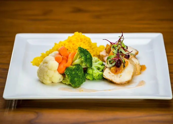 Hotel Hampton By Hilton Airport 3*