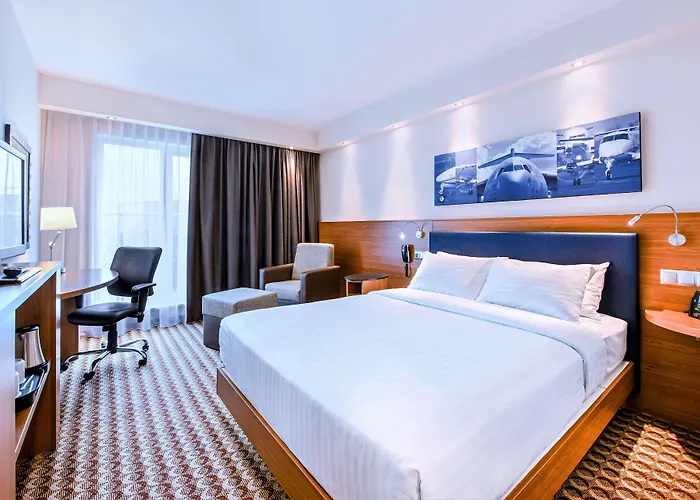 Hampton By Hilton Airport