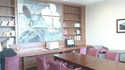 Hampton By Hilton Airport Szálloda