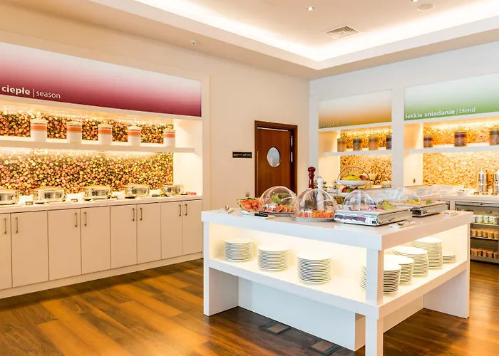 Hotel Hampton By Hilton Airport