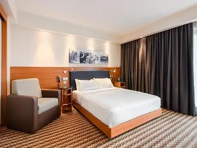 Hampton By Hilton Airport Отель 3*