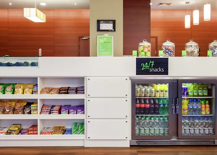 Отель Hampton By Hilton Airport