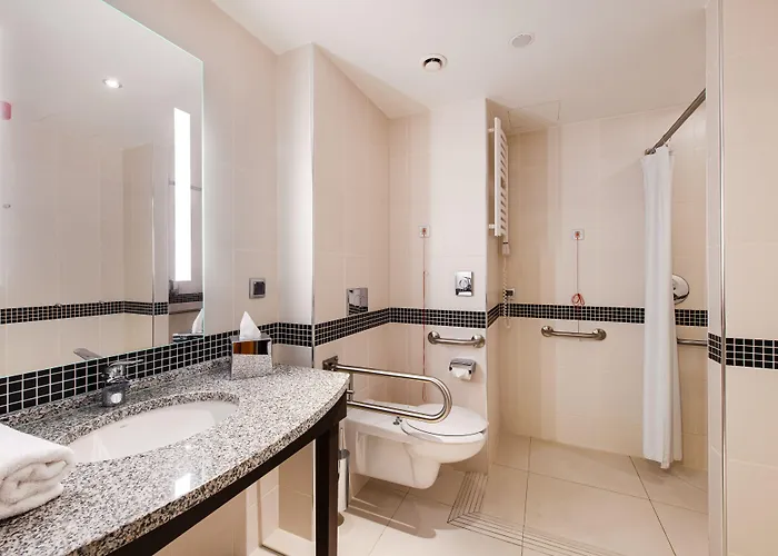 Hampton By Hilton Airport 3*