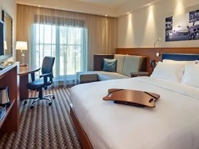 Hampton By Hilton Airport Отель