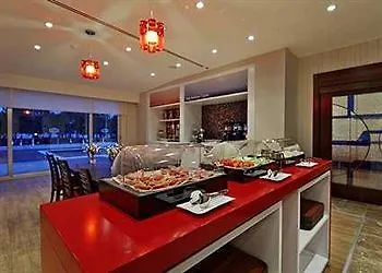 Hampton By Hilton Airport